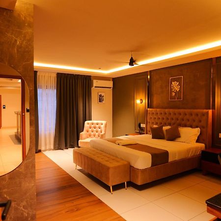 Hotel Classico International Kannangad Eksteriør billede